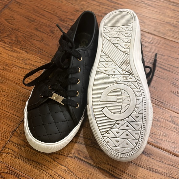 Black and gold shoes - Picture 3 of 3